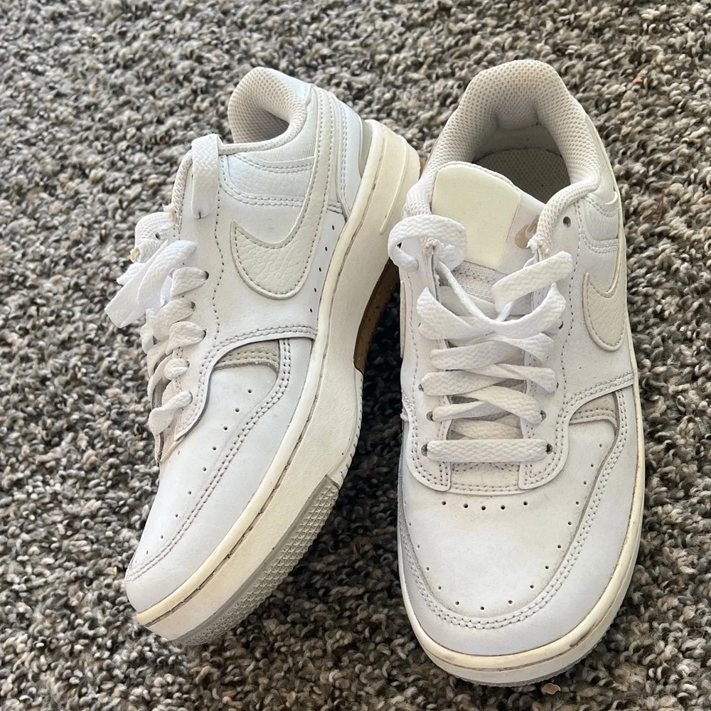 Nike Gamma Force Womens Sneakers size 5 Size 7 used